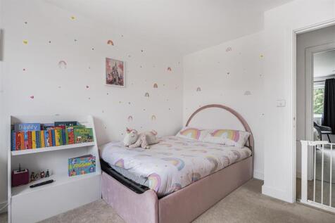 1B Maino Crescent