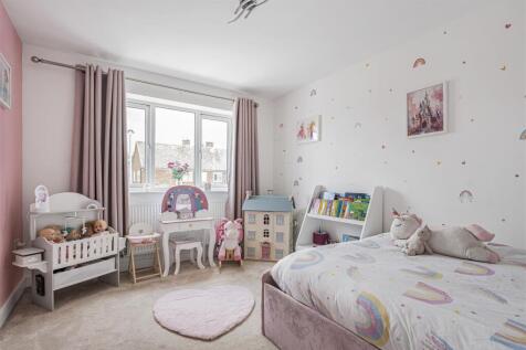 1B Maino Crescent