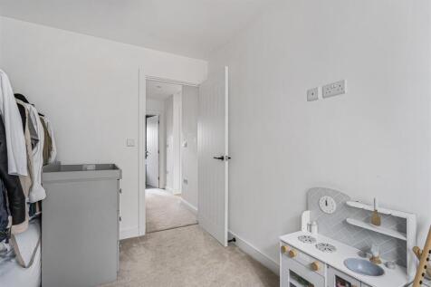 1B Maino Crescent