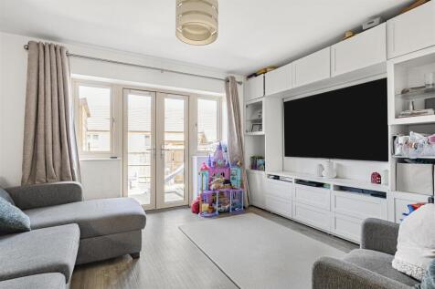 8 Greenfield Avenue