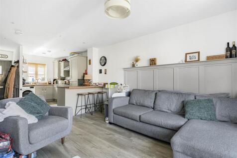 8 Greenfield Avenue