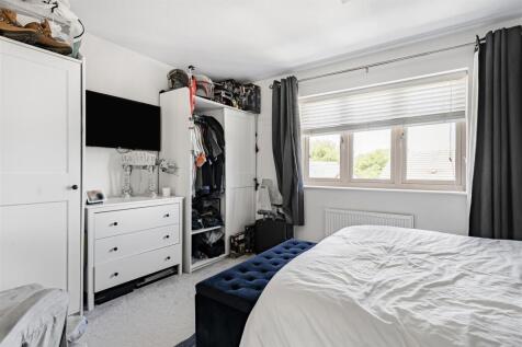 8 Greenfield Avenue
