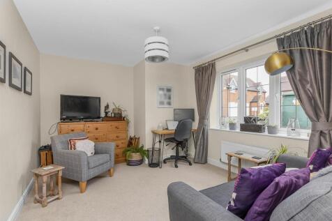 4 Buttercup Close, Lutterworth (4).jpg