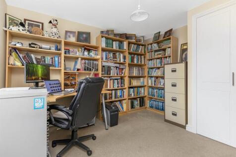 4 Buttercup Close, Lutterworth (2).jpg