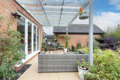 4 Buttercup Close, Lutterworth (18).jpg