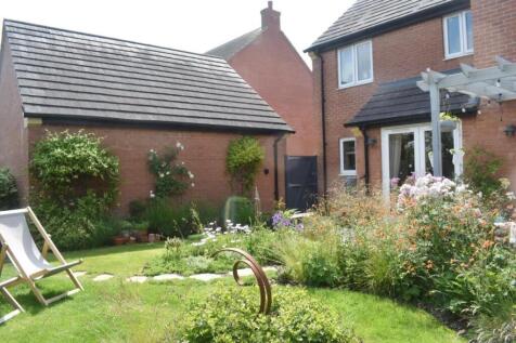 4 Buttercup Close, Lutterworth Garden 6.jpeg