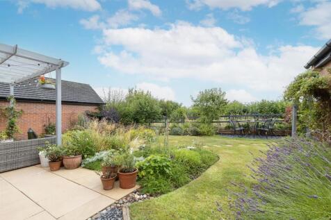 4 Buttercup Close, Lutterworth (17).jpg