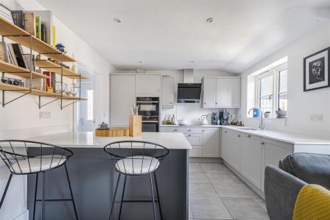 5 Ridge Way