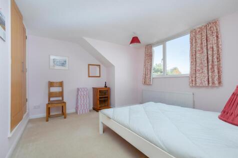 15 St Margarets Drive, Leire