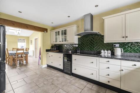 30 Elmcroft Avenue, North Kilworth