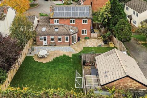 30 Elmcroft Avenue, North Kilworth