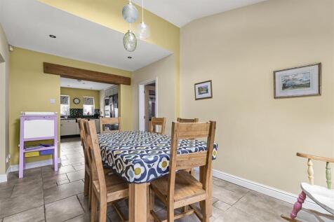 30 Elmcroft Avenue, North Kilworth