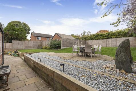 30 Elmcroft Avenue, North Kilworth