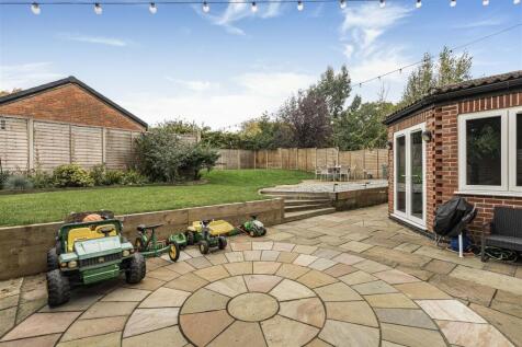 30 Elmcroft Avenue, North Kilworth