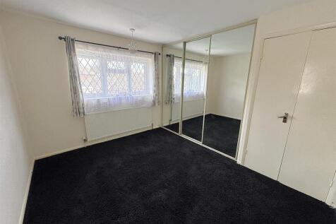 4 Marlborough Avenue Bedroom 1.jpg