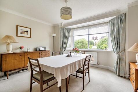 Dining Room/Bed 4