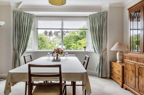 Dining Room/Bed 4
