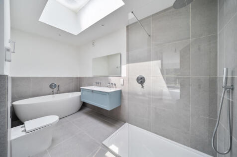 En-Suite Bedroom 1