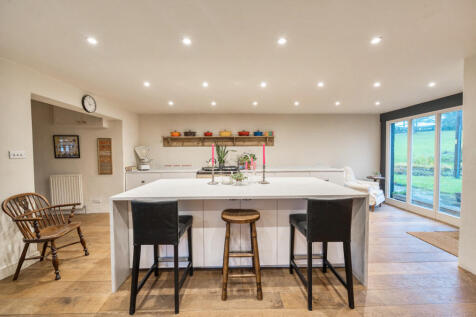 1369380-8-690a2f0...