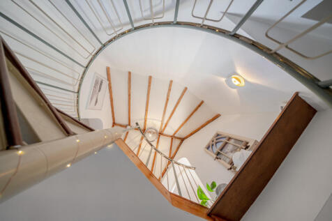 1383061-5-691f4e4...