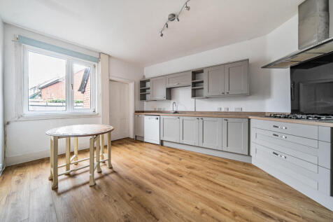 Kitchen / Dining Rm