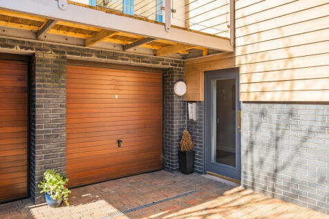 Garage &amp; Entrance