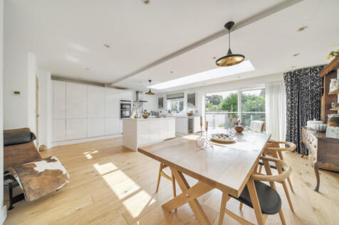 Kitchen / Dining