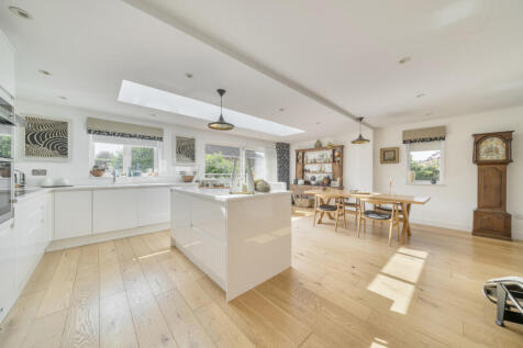 Kitchen / Dining
