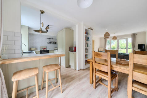 Kitchen/Dining Area