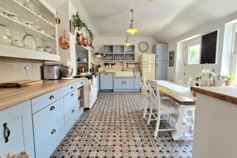Cottage - Kitchen