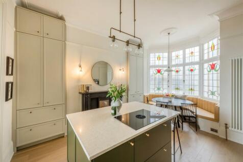 Flat 1, 23 Brunswick Terrace-2.jpg