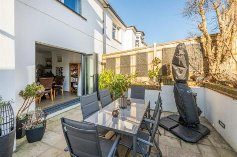 20 Hove Park Way -19.jpg