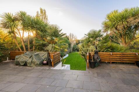 7 Hove Park Way_19.jpg