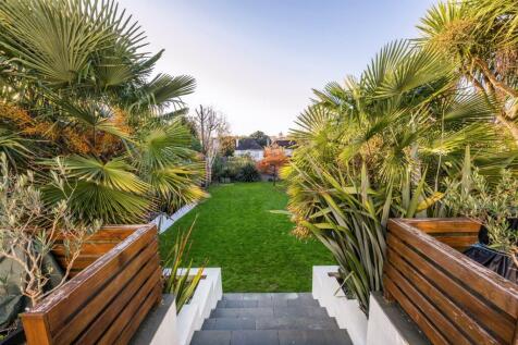 7 Hove Park Way_20.jpg