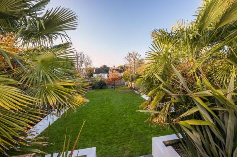 7 Hove Park Way_21.jpg
