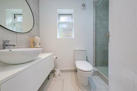 nicholas james cowpert st bathroom_.jpg