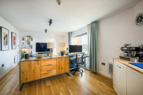 Flat 14, 126-128 Queens Road-3.jpg