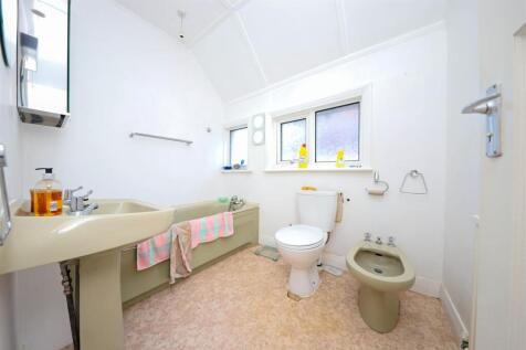 nicholas james mansfield bathroom_.jpg