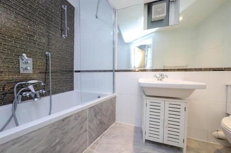 bathroom nr.jpg