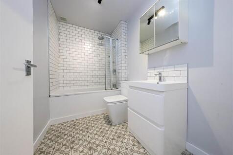 nicholas james eaton villas bathroom.jpg