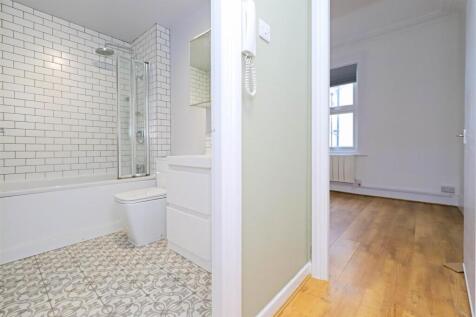 nicholas james eaton villas bathroom2.jpg