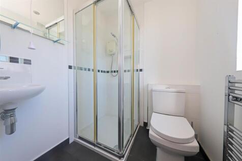 nicholas james badger close en suite1.jpg