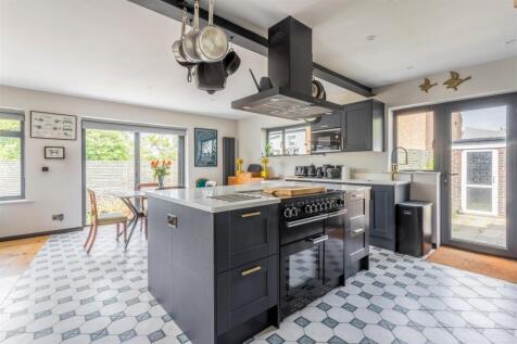 62 Down Terrace-4.jpg