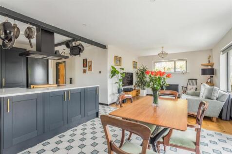 62 Down Terrace-7.jpg