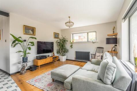 62 Down Terrace-10.jpg