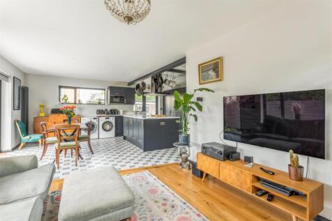62 Down Terrace-11.jpg