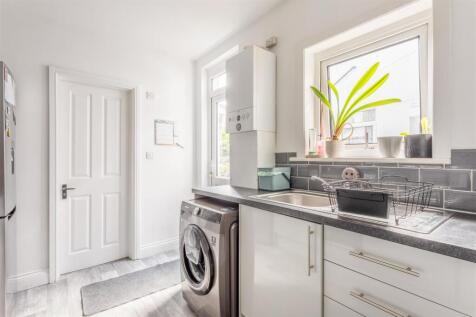 65 Crown Road-6.jpg
