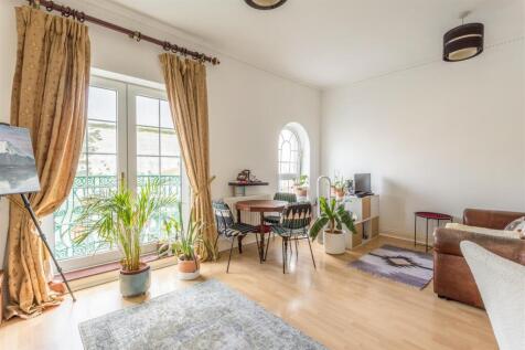 16 Wellington Court-7.jpg