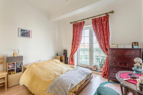 16 Wellington Court-17.jpg