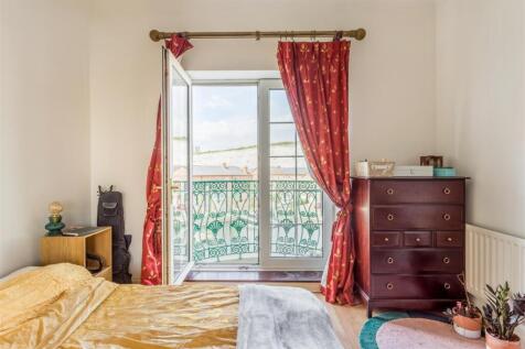 16 Wellington Court-18.jpg